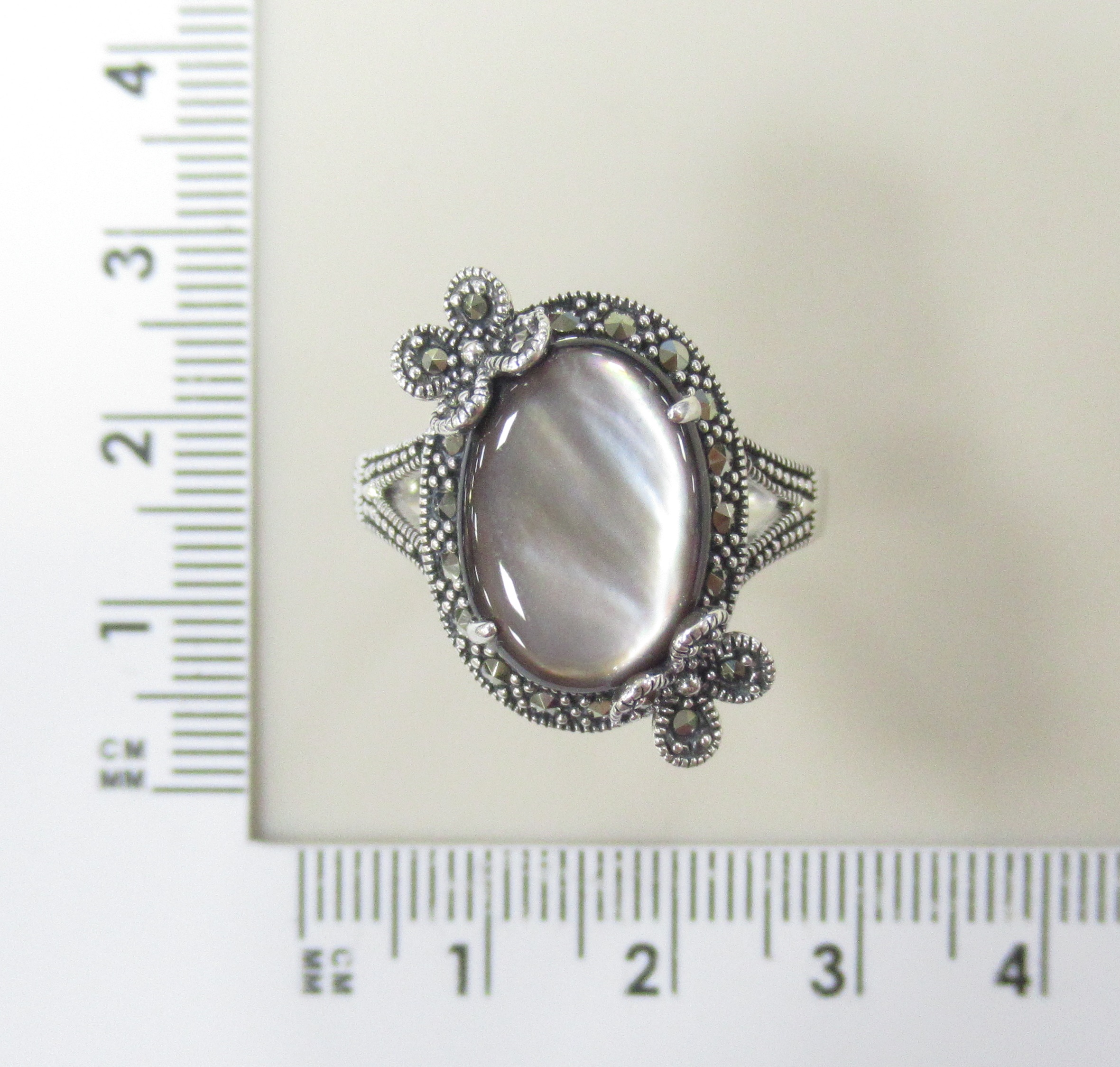 Серебряное кольцо с черным перламутром